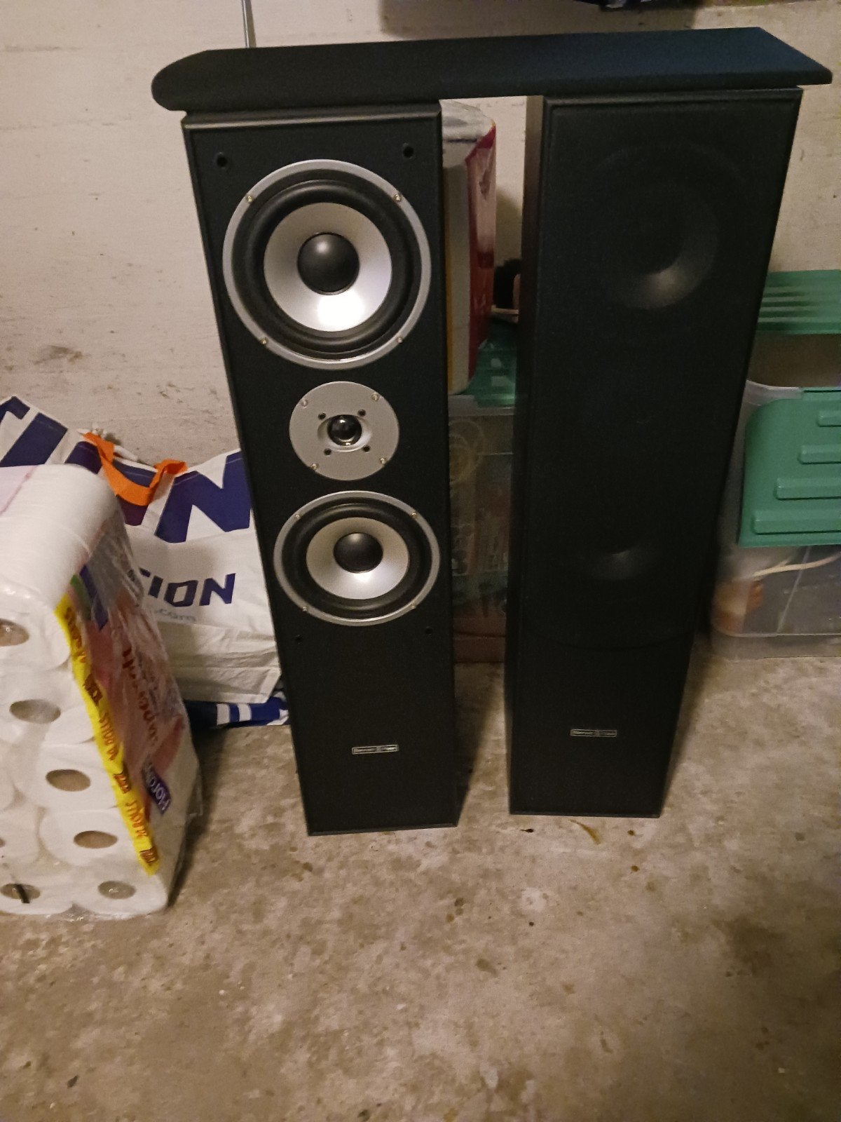 Te koop 2 geluidboxen