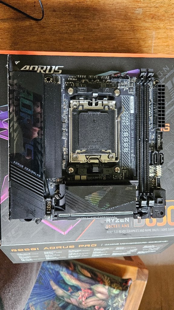 Gigabyte B850I AORUS PRO moederbord, Ophalen of Verzenden, Zo goed als nieuw, Mini-ITX, DDR5