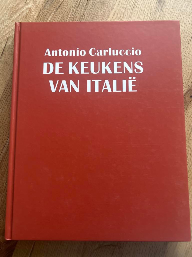 Antonio Carluccio - De Keukens van Italië, Boeken, Ophalen of Verzenden, Zo goed als nieuw