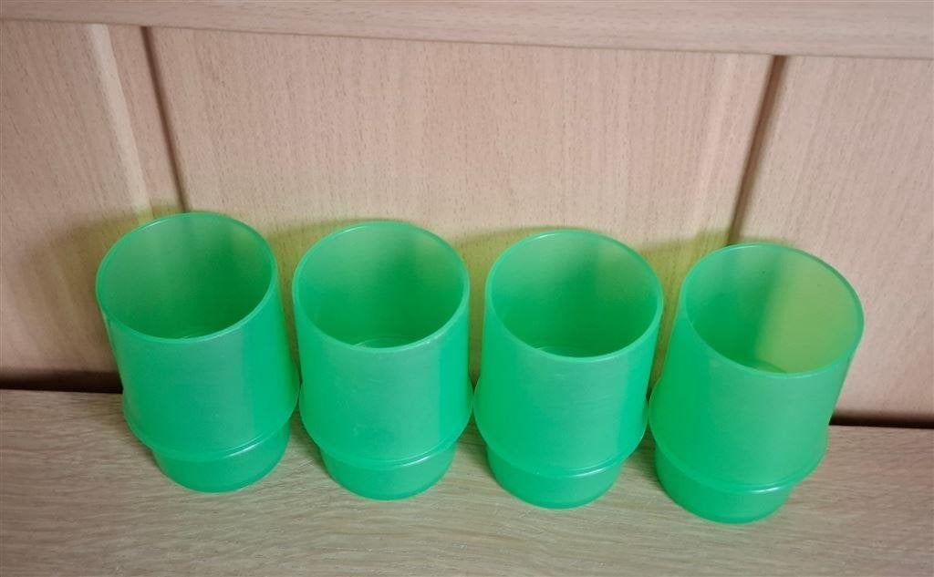 Kleine bekertjes en meer Tupperware, Huis en Inrichting, Ophalen of Verzenden, Zo goed als nieuw, Beker of Kan
