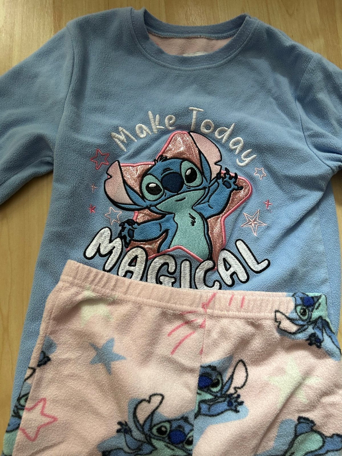 Stitch Pyjama Set - "Make Today Magical" - Maat 128, Ophalen of Verzenden, Gebruikt, Jongen of Meisje