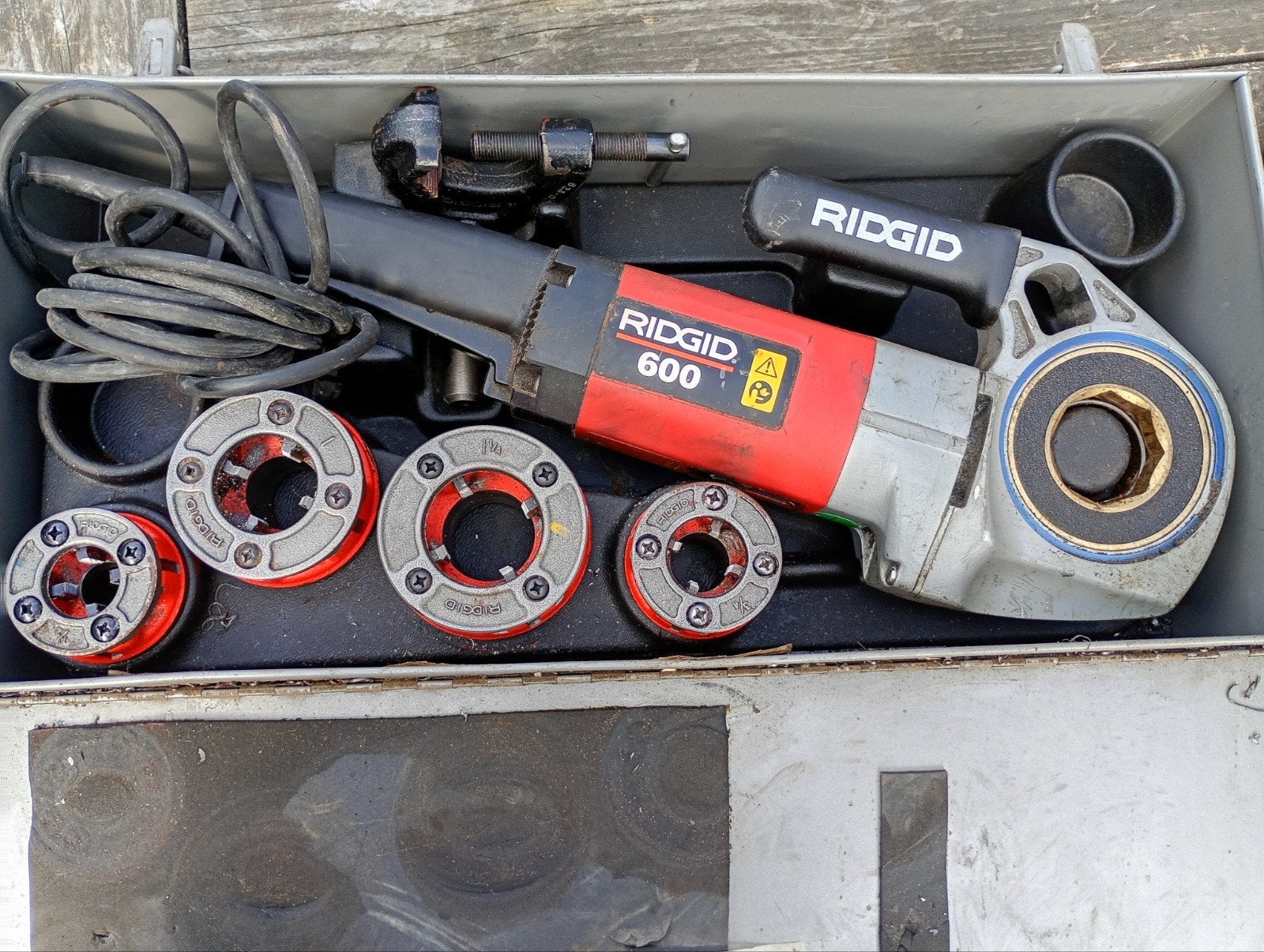 Ridgid 600 Elektrische draadsnijder met 4 snijkoppen, Ophalen of Verzenden, Gebruikt, Overige typen, Ridgid