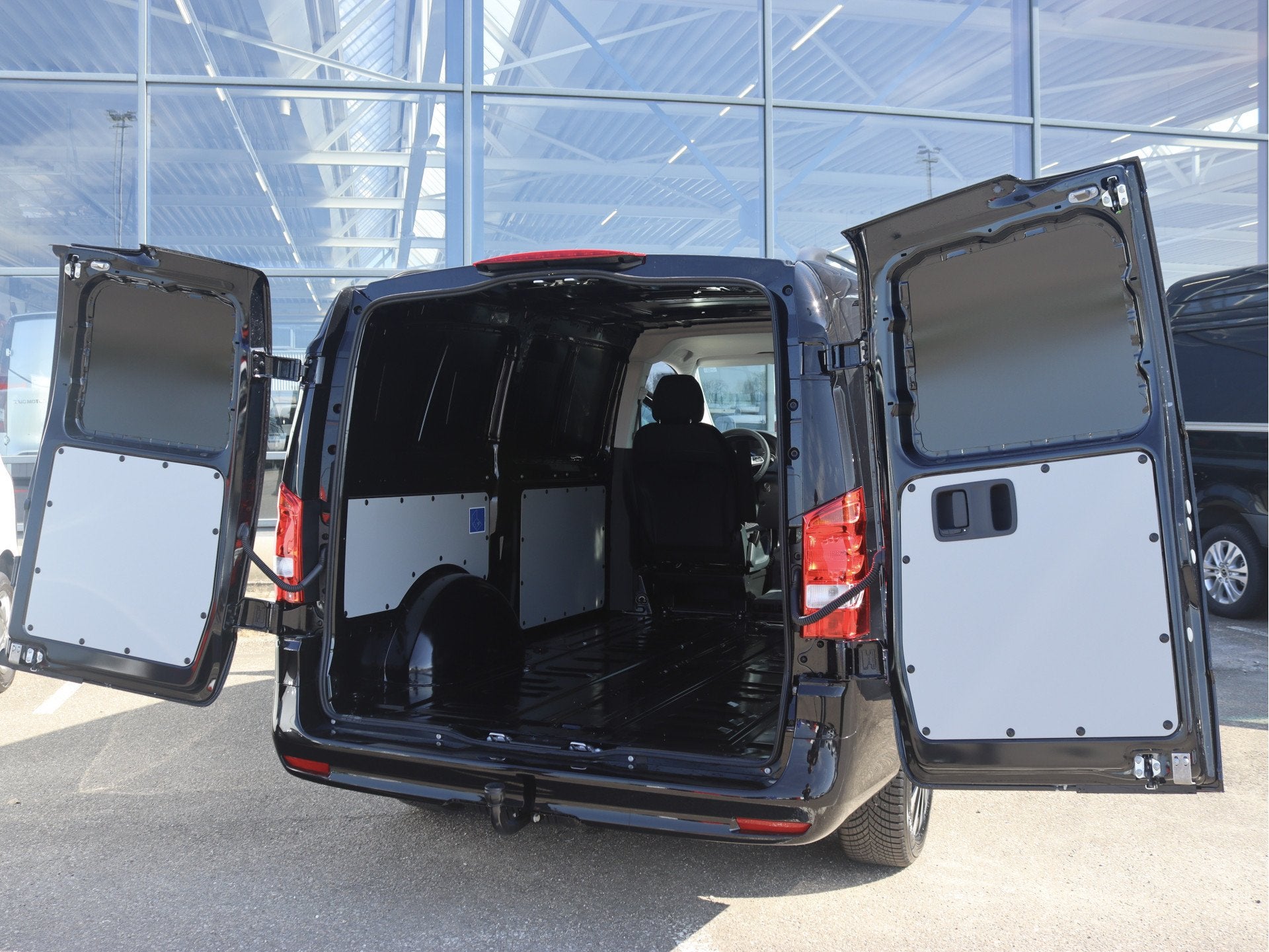 Mercedes-Benz Vito 114 CDI GB L2 PRO (bj 2025), Automaat, 12 maanden, Zwart, 4 cilinders