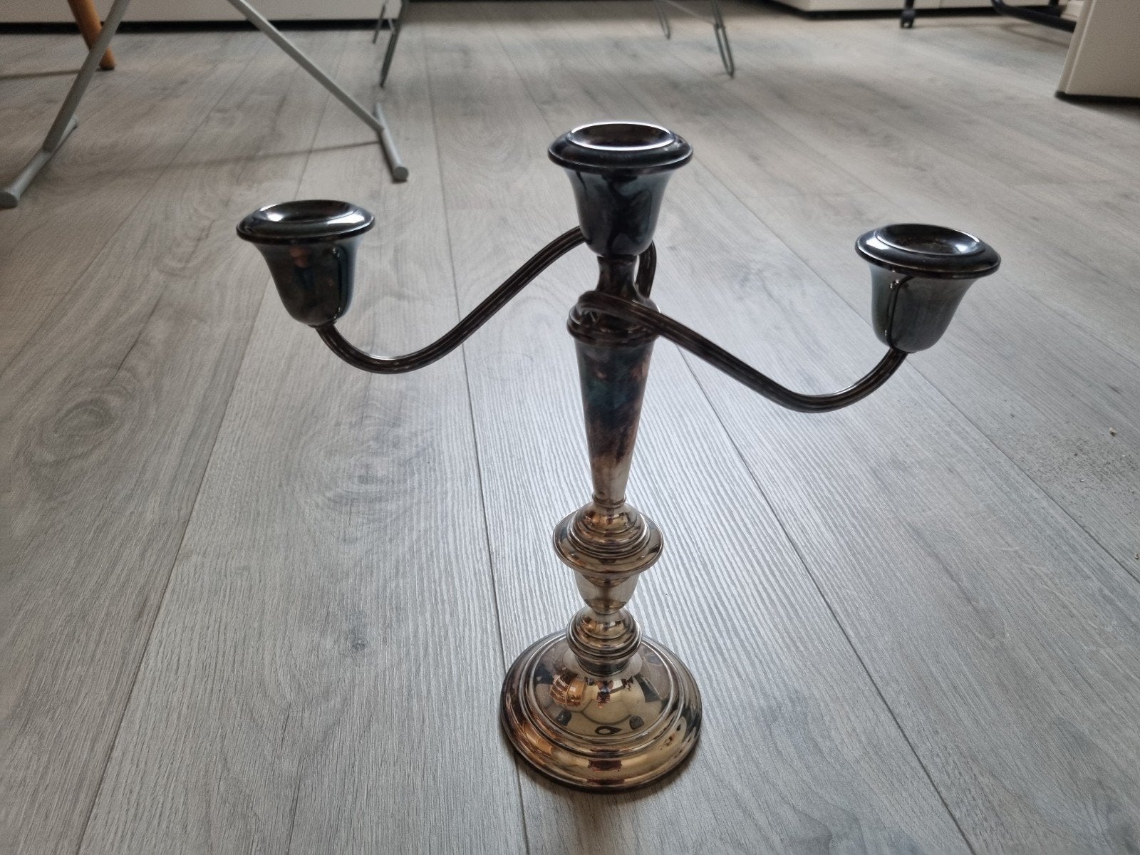 Zilverkleurige kandelaar met drie armen, Antiek en Kunst, Ophalen of Verzenden, Zilver