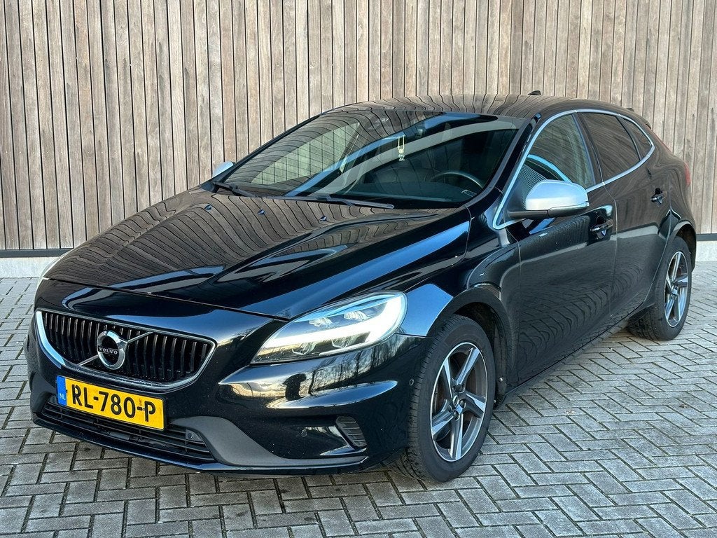 Volvo V40 2.0 D3 Business Sport | AUT | LED | PANO | LEDER |, Auto's, Gebruikt, 4 cilinders, Bedrijf, Diesel