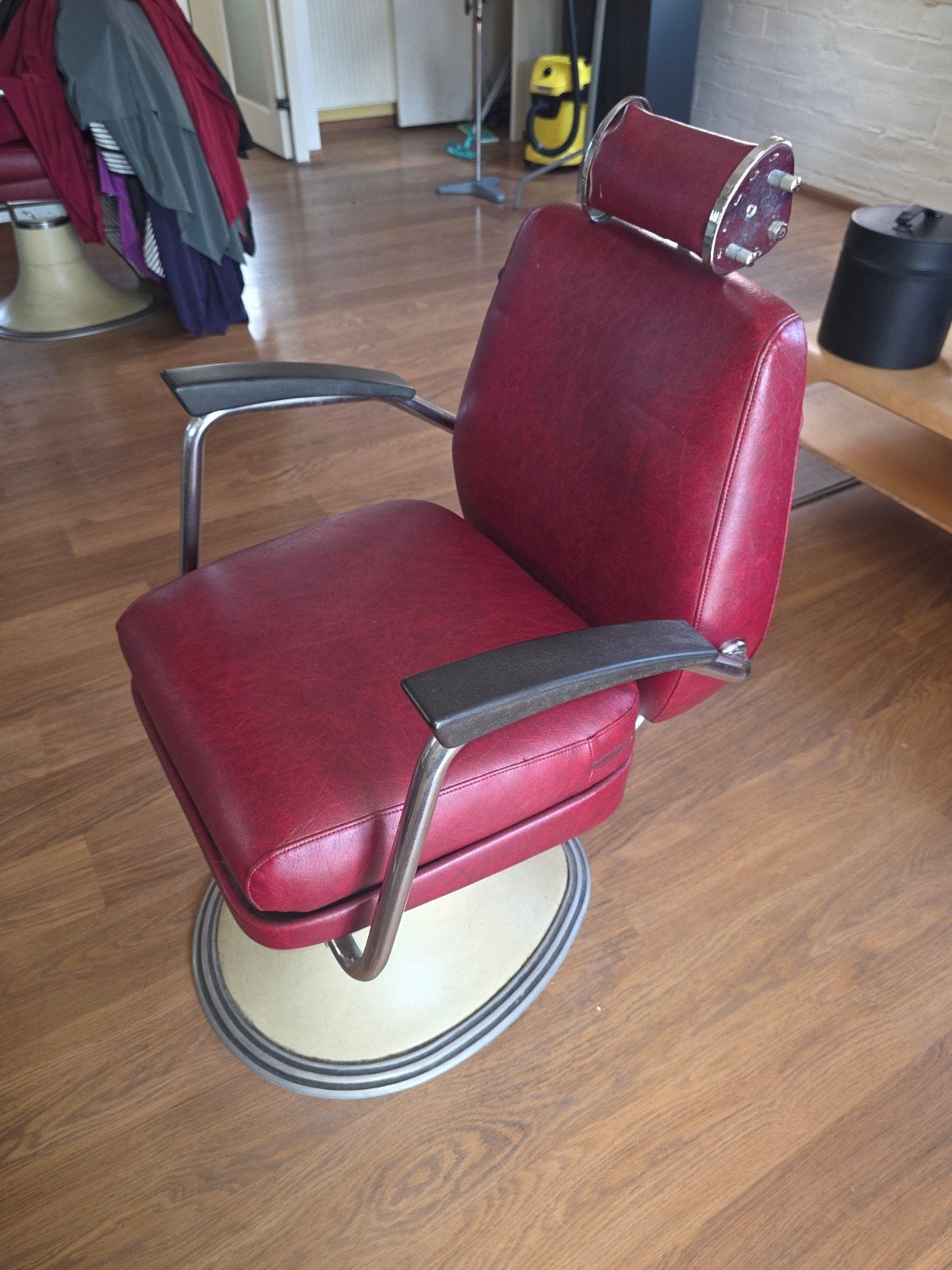 Retro Barberstoel / Kappersstoel Pfeil & Söhne 

**Beschrijv, Diensten en Vakmensen