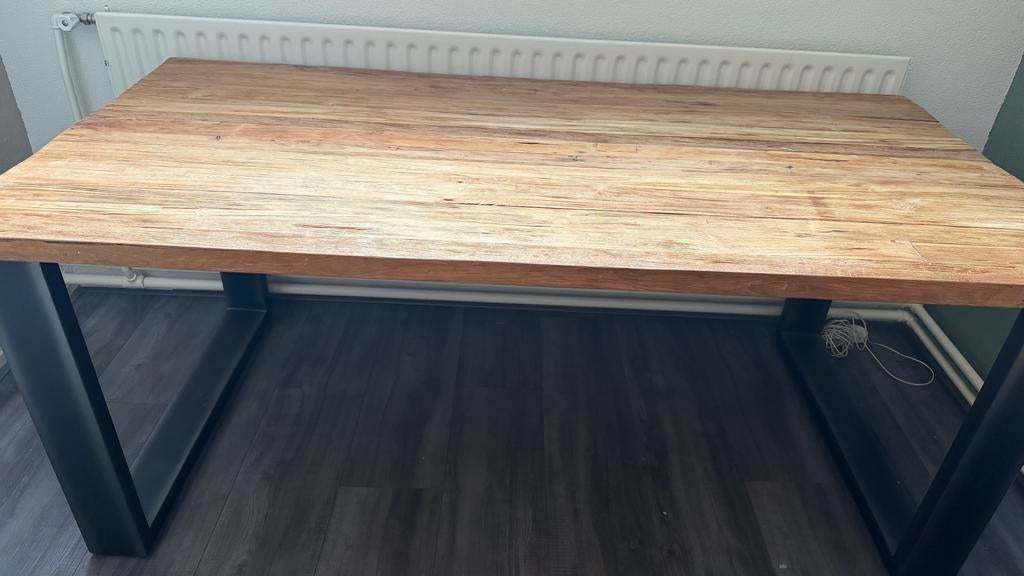 Eettafel met houten blad en metalen onderstel, Huis en Inrichting, Ophalen, Gebruikt, 50 tot 100 cm, Vijf personen of meer