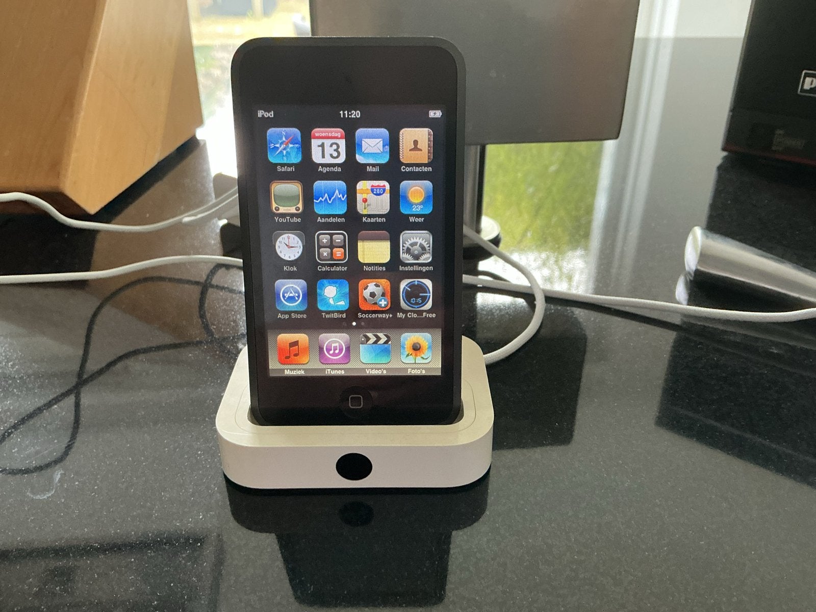 Apple iPod Touch 1e generatie 8GB met dock, Gebruikt, Touch, Ophalen of Verzenden, Zilver
