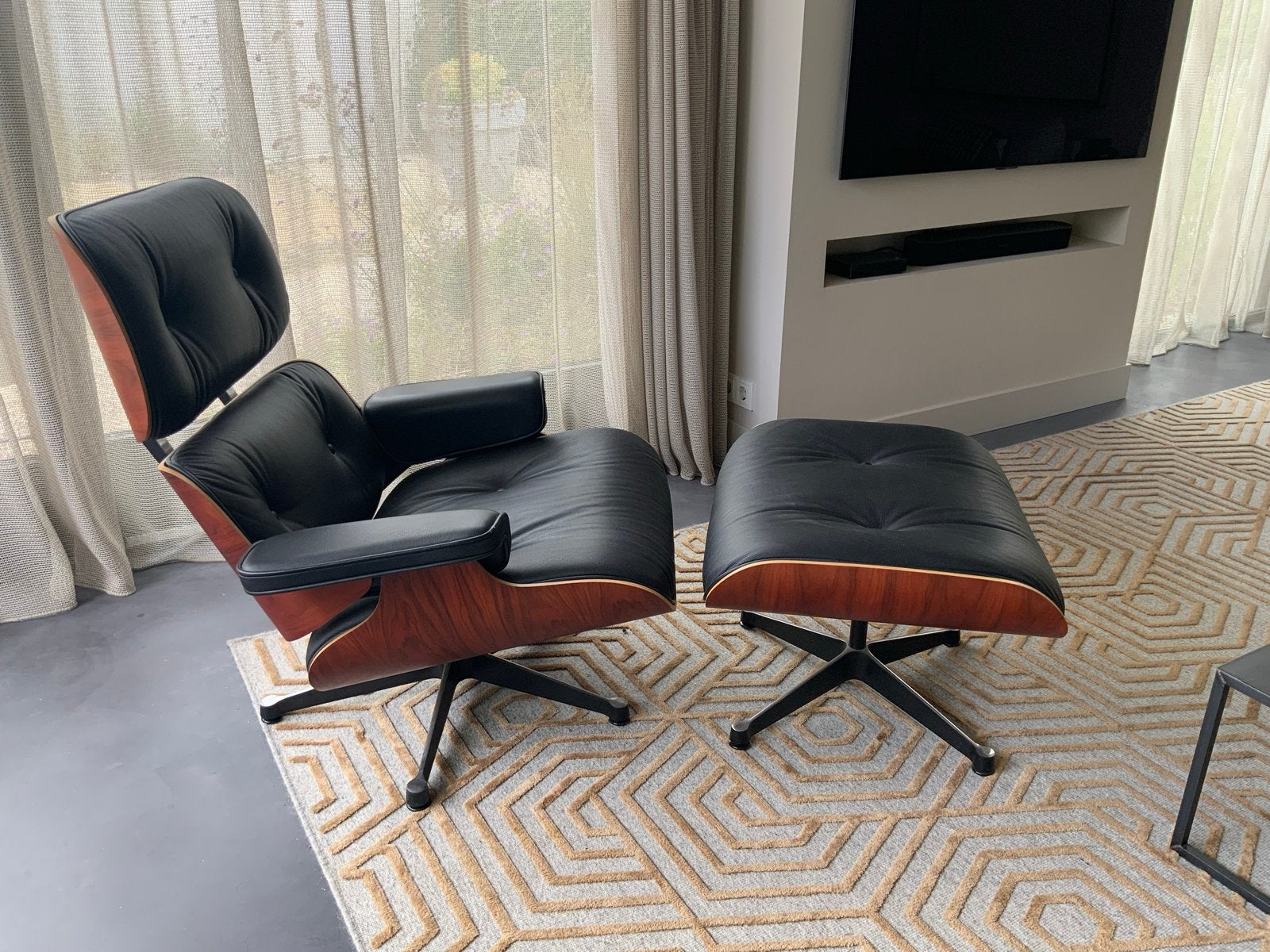 Originele Charles Eames Lounge Chair met Ottoman, Huis en Inrichting, Fauteuils, Ophalen, Zo goed als nieuw, Hout