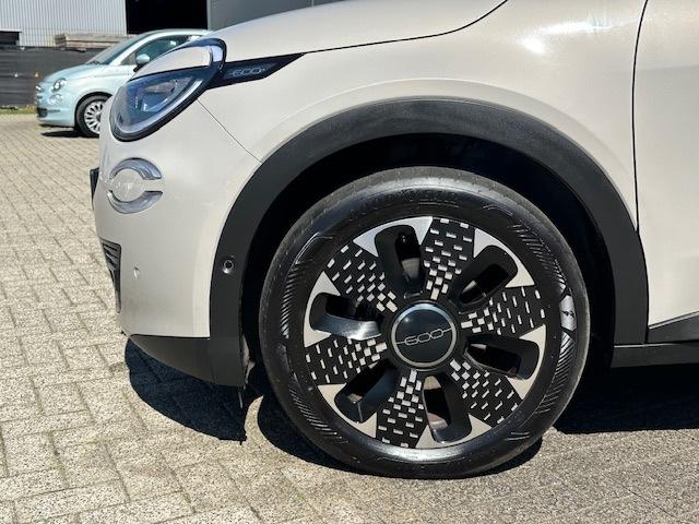 Fiat 600 1.2 Hybrid La Prima Autom. *cappuccino *alle opties, Auto's, Fiat, 136 pk, Gebruikt, 620 kg, Leder