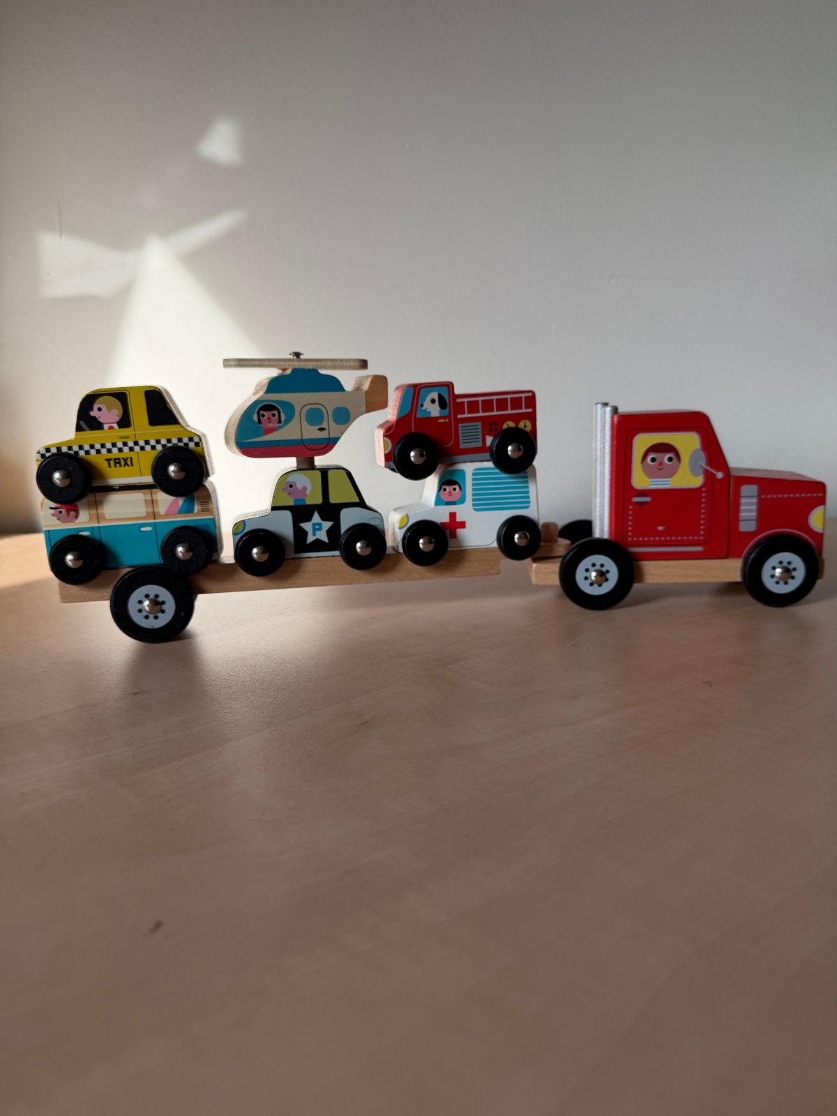 Houten vrachtwagen met voertuigen - Vilac, Ophalen of Verzenden, Zo goed als nieuw, Jongen of Meisje