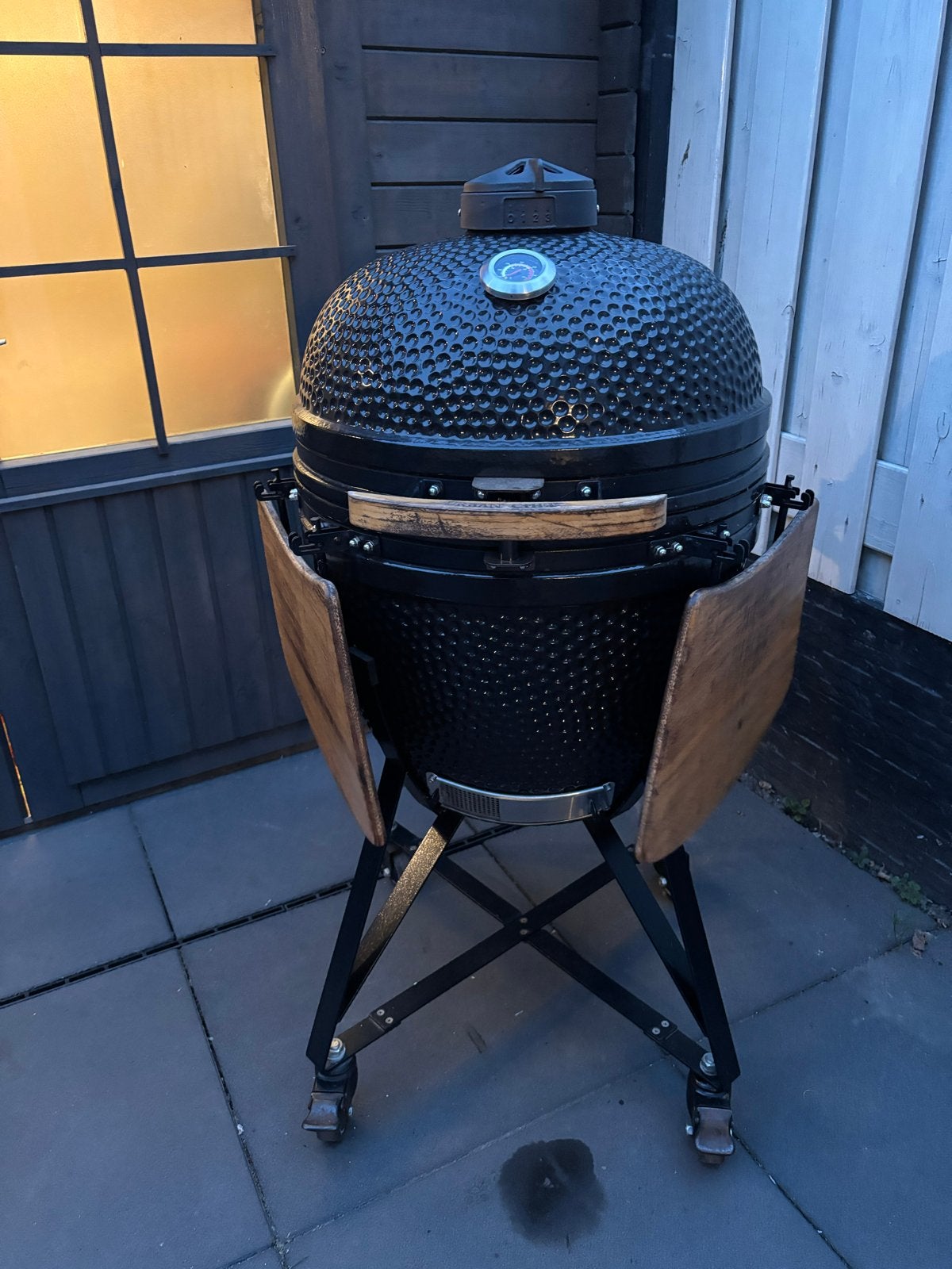 Kamado BBQ UrbanChef  met onderstel en accessoires, Tuin en Terras, Barbecue-accessoires, Ophalen, Gebruikt