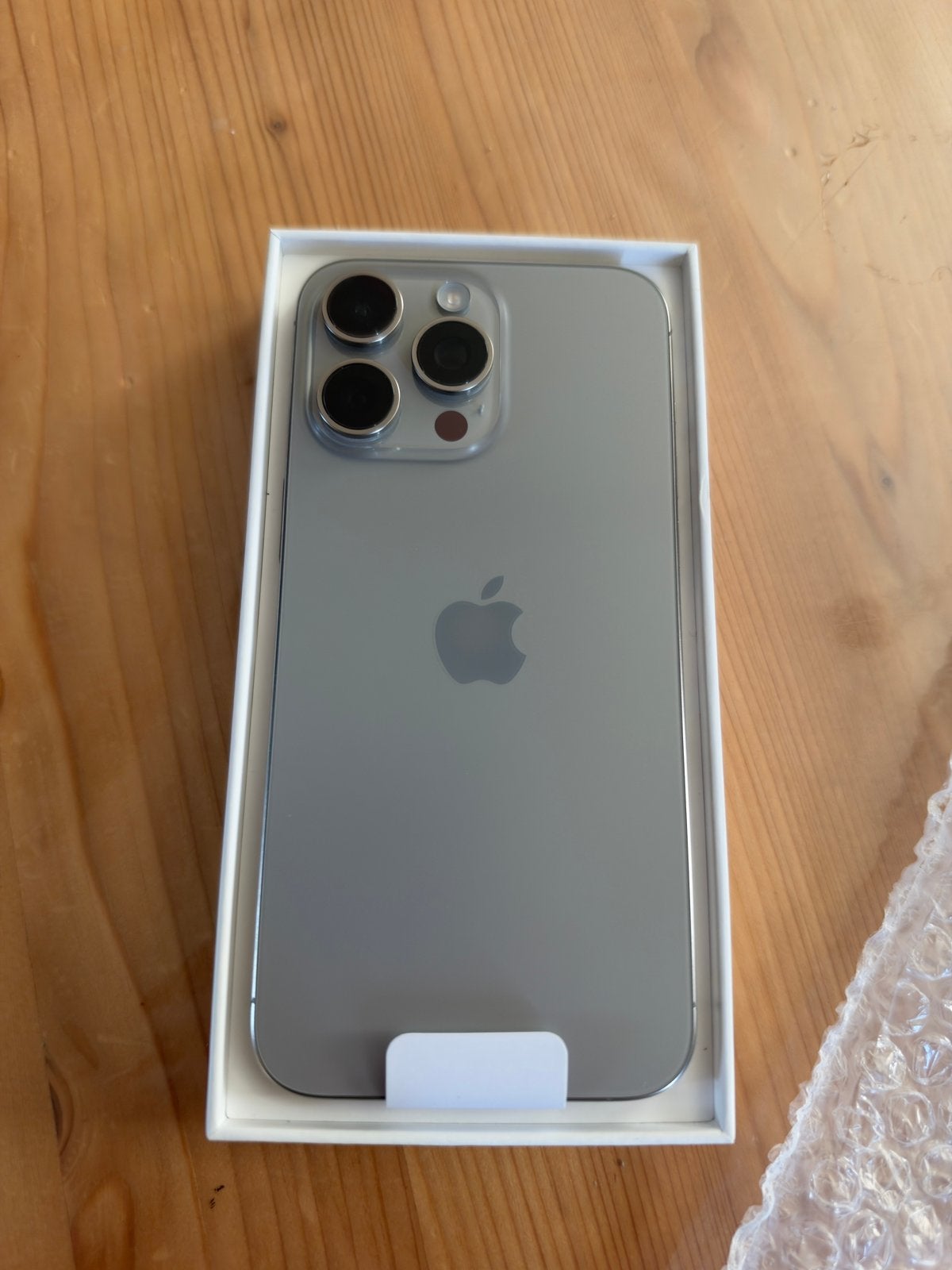 Foto 6 van iphone 15 pro max natural titanium 256gb.