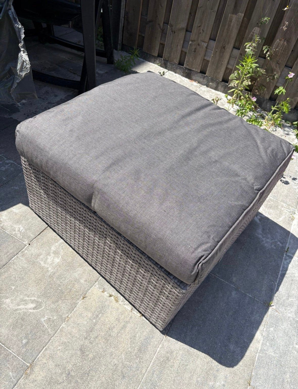 Hocker/bijzettafel van LESUD, Tuin en Terras, Ophalen, Zo goed als nieuw