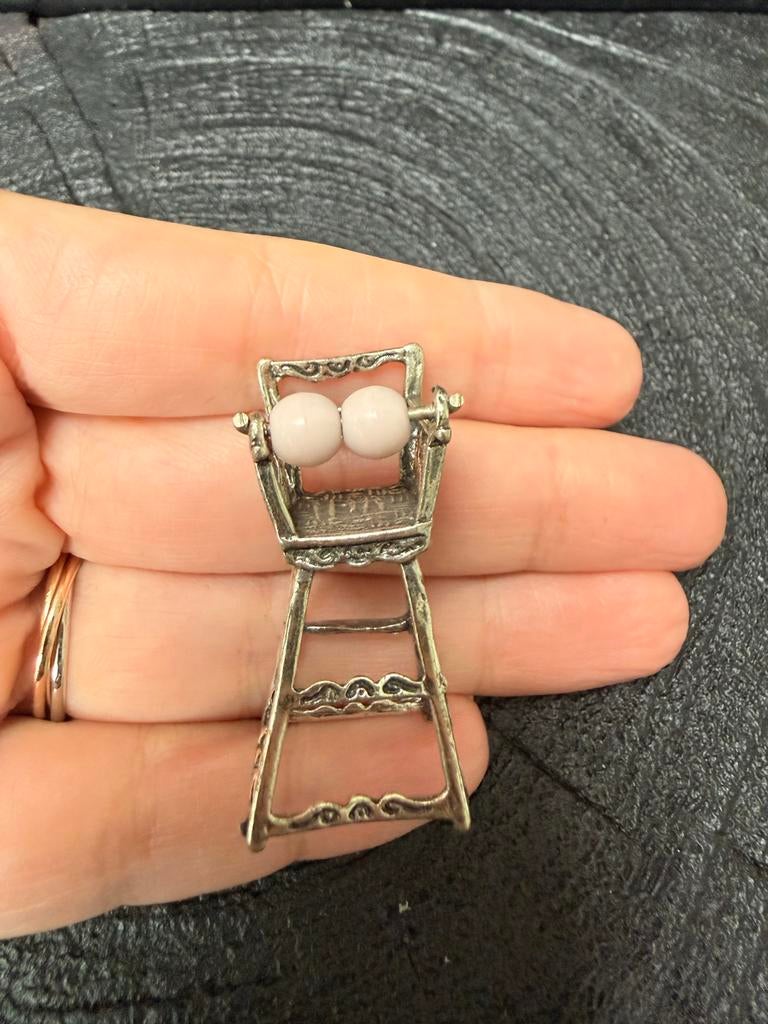 Zilveren Miniatuur Kinderstoel met Roze Kralen, Antiek en Kunst, Antiek | Goud en Zilver, Verzenden, Zilver