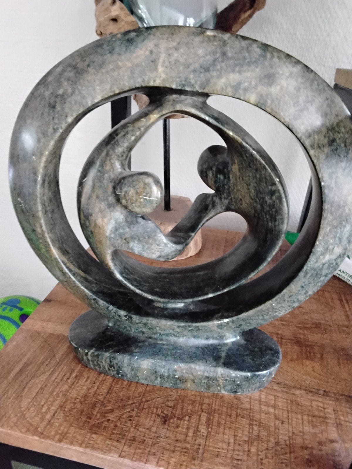 beeld van speksteen met mensen, Antiek en Kunst, Kunst | Beelden en Houtsnijwerken, Groep mensen, Ophalen of Verzenden, Handgemaakt