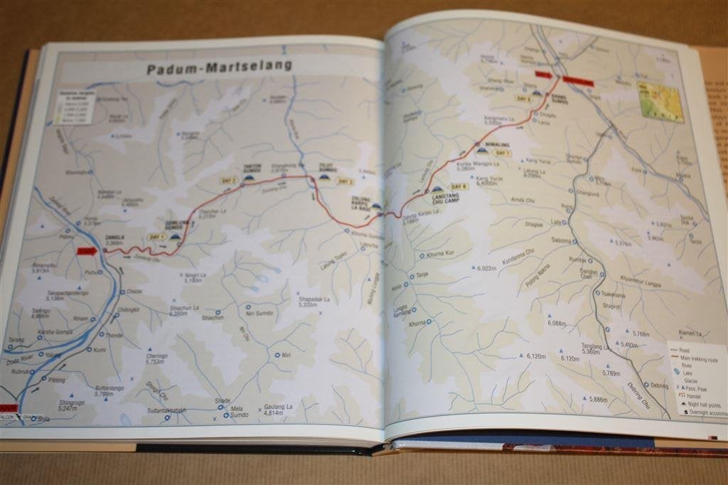 Boek. Trekking in the Himalaya., N.v.t., N.v.t., Schoenen, Ophalen of Verzenden