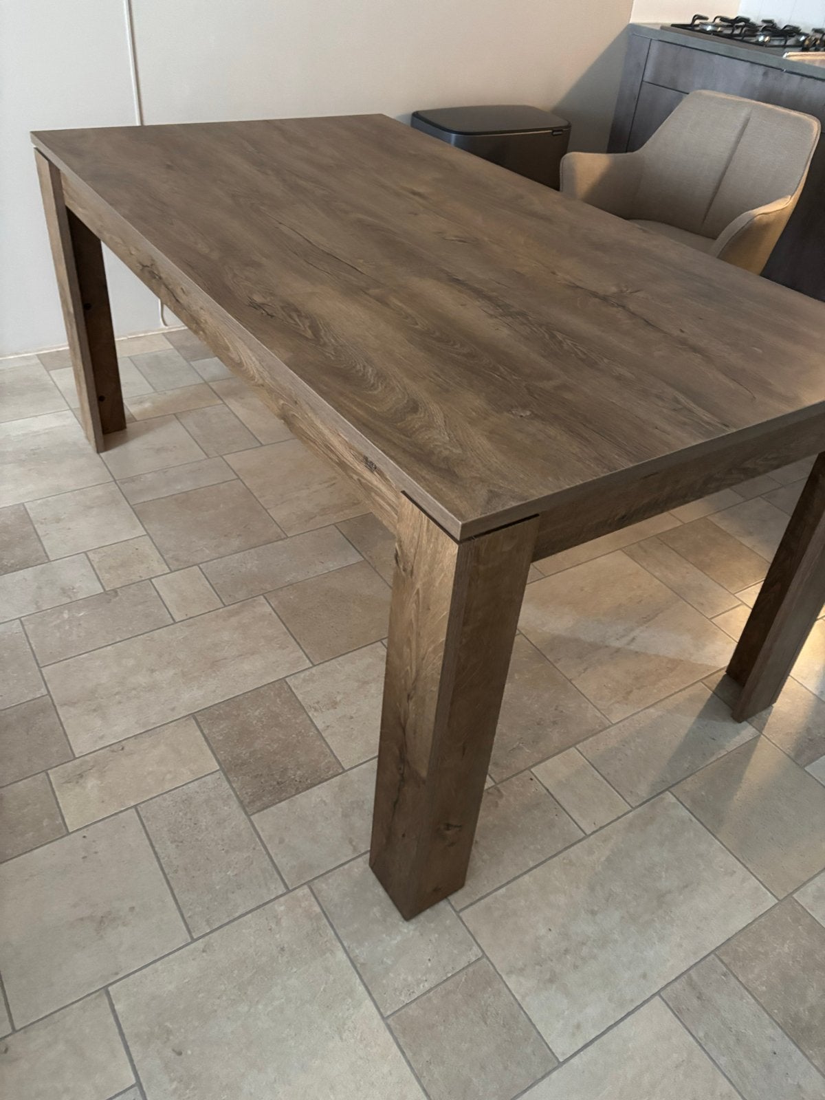 Donker eiken MDF eettafel 90x160x76 cm, Zo goed als nieuw, 150 tot 200 cm, Vier personen, Rechthoekig