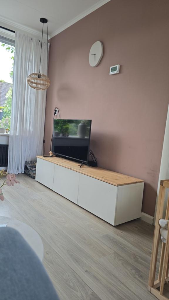 Ikea Besta TV meubel met offwhite frontjes en houten plank, Ophalen, Gebruikt, 150 tot 200 cm, Minder dan 100 cm