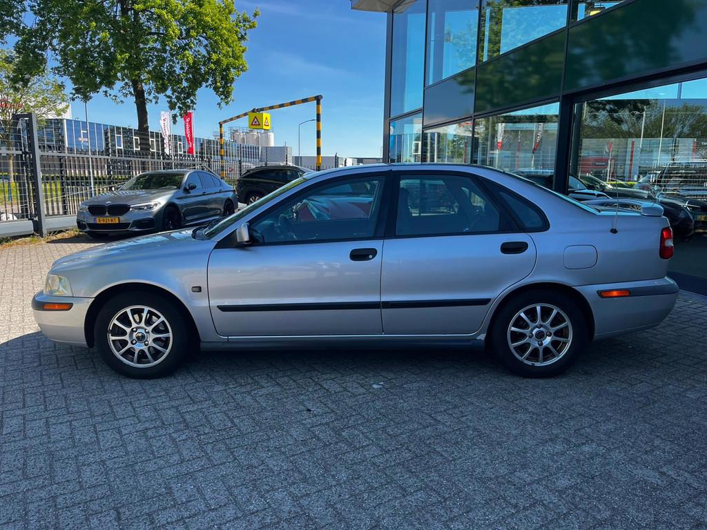 Volvo S40 1.8 Europa (Airco NL-Auto Inruilkoopje!), Auto's, Volvo, Voorwielaandrijving, Gebruikt, 4 cilinders, Leder en Stof