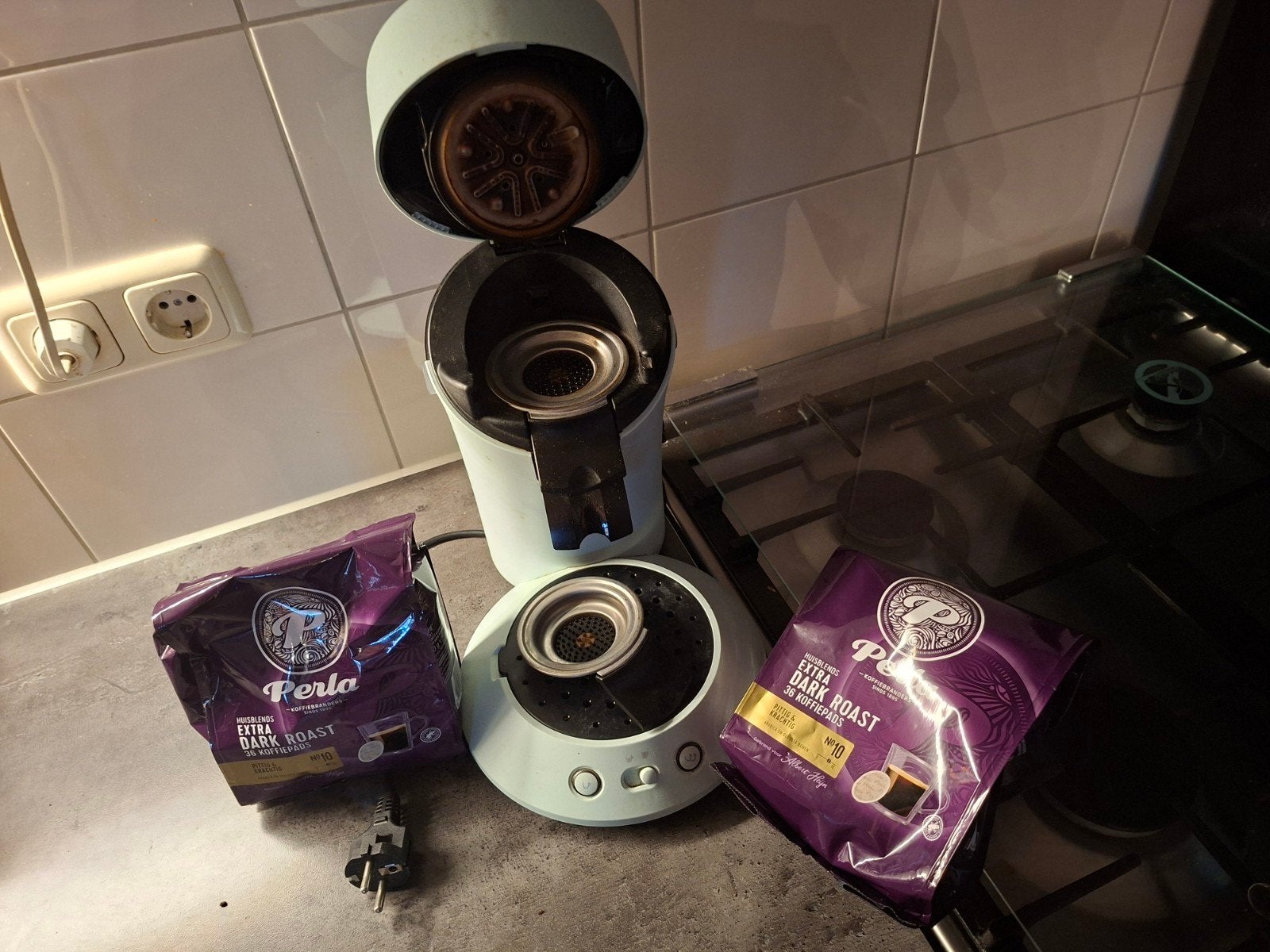 Nette Senseo met 2 volle zakken Perla koffiepads, Koffiepads en cups, Gebruikt, Koffiemachine, Ophalen of Verzenden