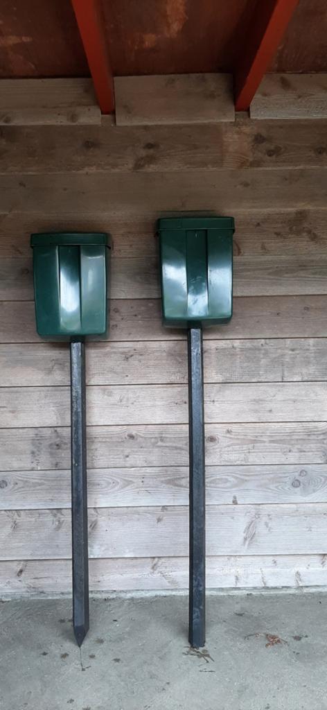 2 Ouderwetse brievenbussen met onverwoestbare palen., Tuin en Terras, Brievenbussen, Ophalen, Zo goed als nieuw, Kunststof, Staande brievenbus