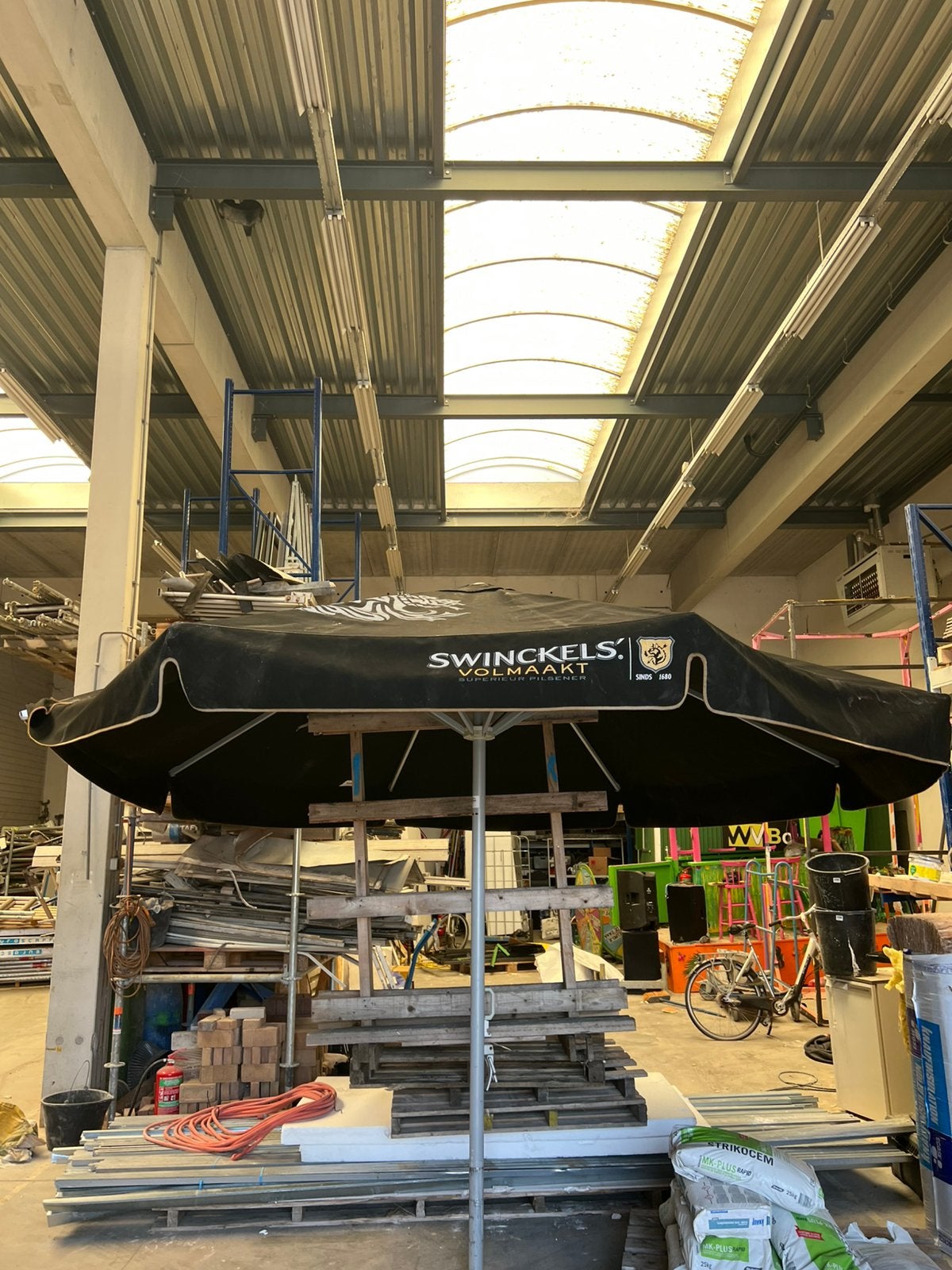 Grote horeca parasol 4x4mtr. Zwart Swickels doek., Ophalen, Gebruikt, 3 tot 4 meter, Zweefparasol