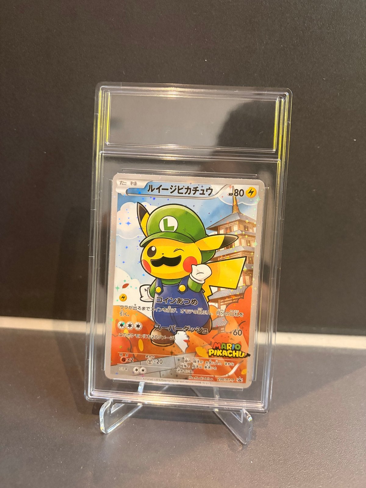 Luigi Pikachu Pokemon Kaart - Pikachu Crossover, Hobby en Vrije tijd, Verzamelkaartspellen | Pokémon, Verzenden, Zo goed als nieuw