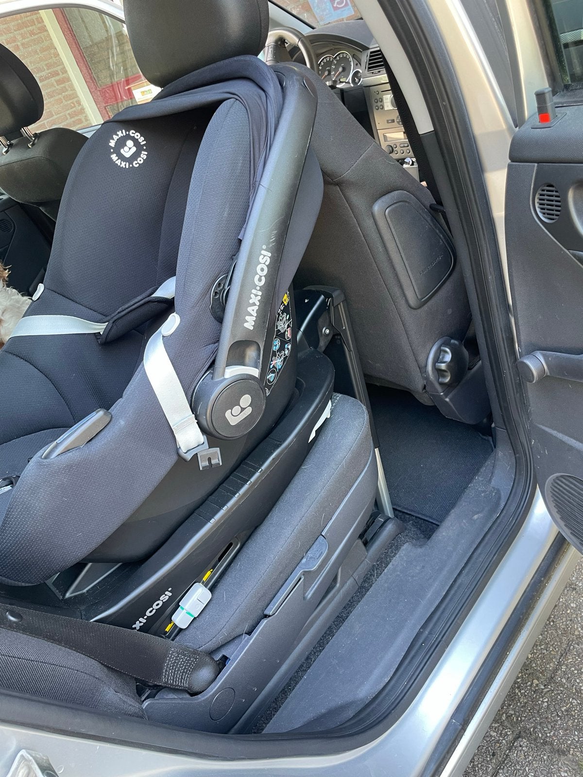 Maxi Cosi met auto adapter en newborn kussentje, Ophalen, Autogordel of Isofix, Gebruikt, 0 t/m 13 kg