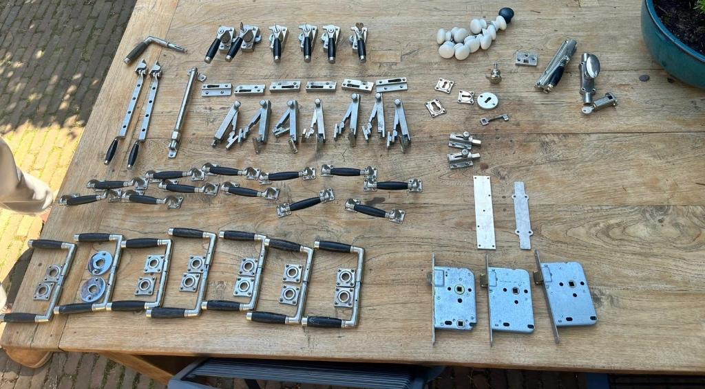 Weijntjes beslag ton model deurklink raamboom uitzetter kast, Doe-het-zelf en Verbouw, Hang- en Sluitwerk, Ophalen, Gebruikt, Koper of Messing