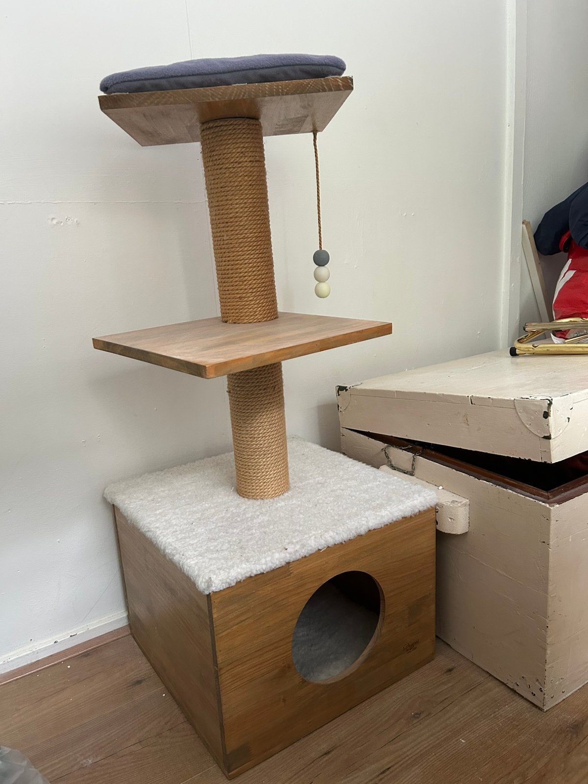 Designed by Lotte krabtoren, Dieren en Toebehoren, Ophalen, Zo goed als nieuw, Krabpaal