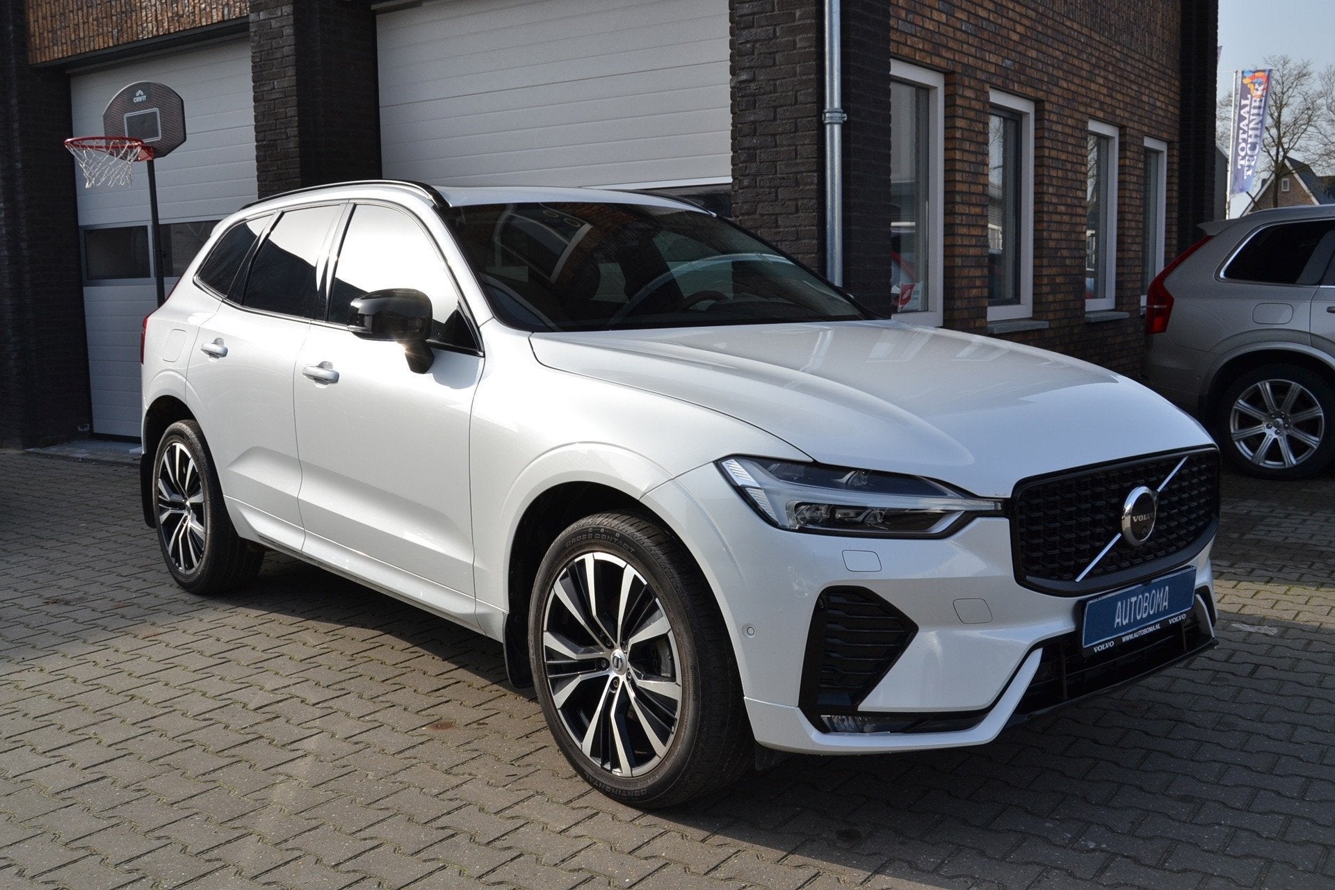 Volvo XC60 B5 Plus Dark, Panoramadak, 360 camera, Auto's, Gebruikt, Zwart, 4 cilinders, 1969 cc