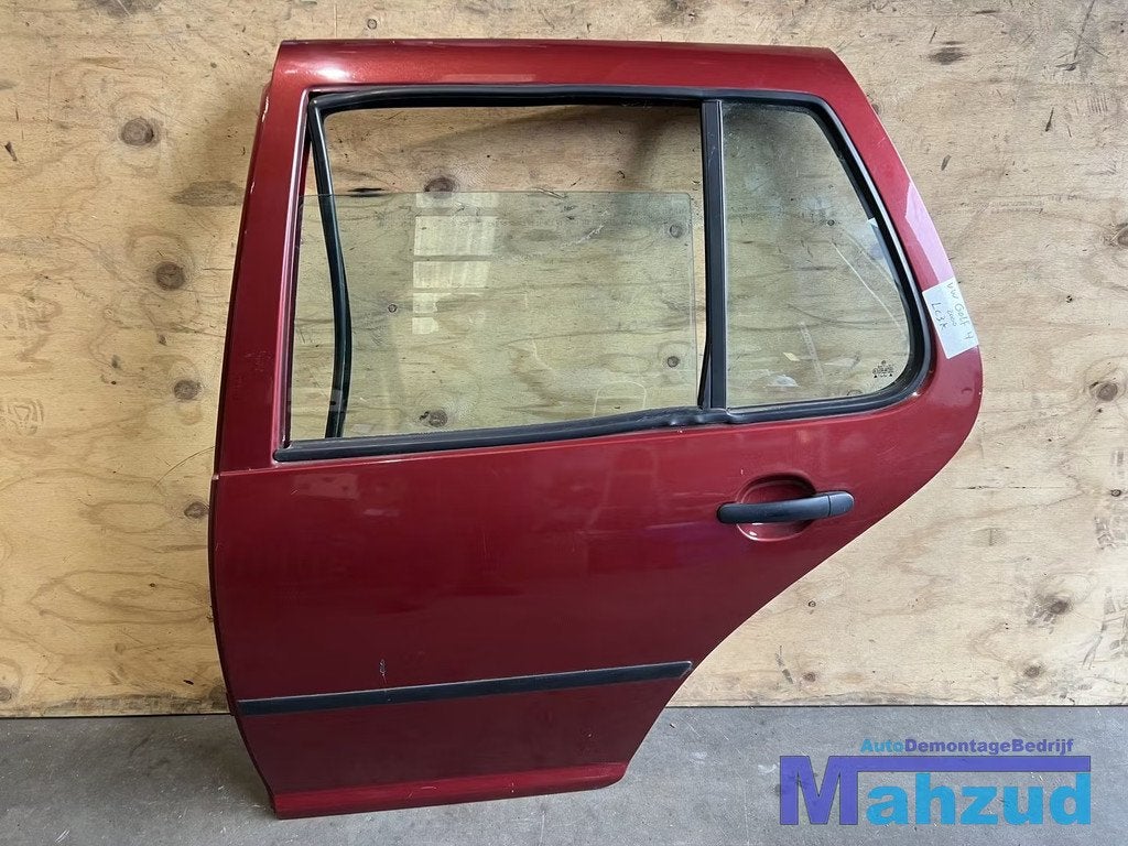 VW GOLF 4 hatchback rood links achter deur 1997-2003, Auto-onderdelen, Gebruikt, Volkswagen AG, Achter, Berliner Ring 2
38440  Wolfsburg, DE