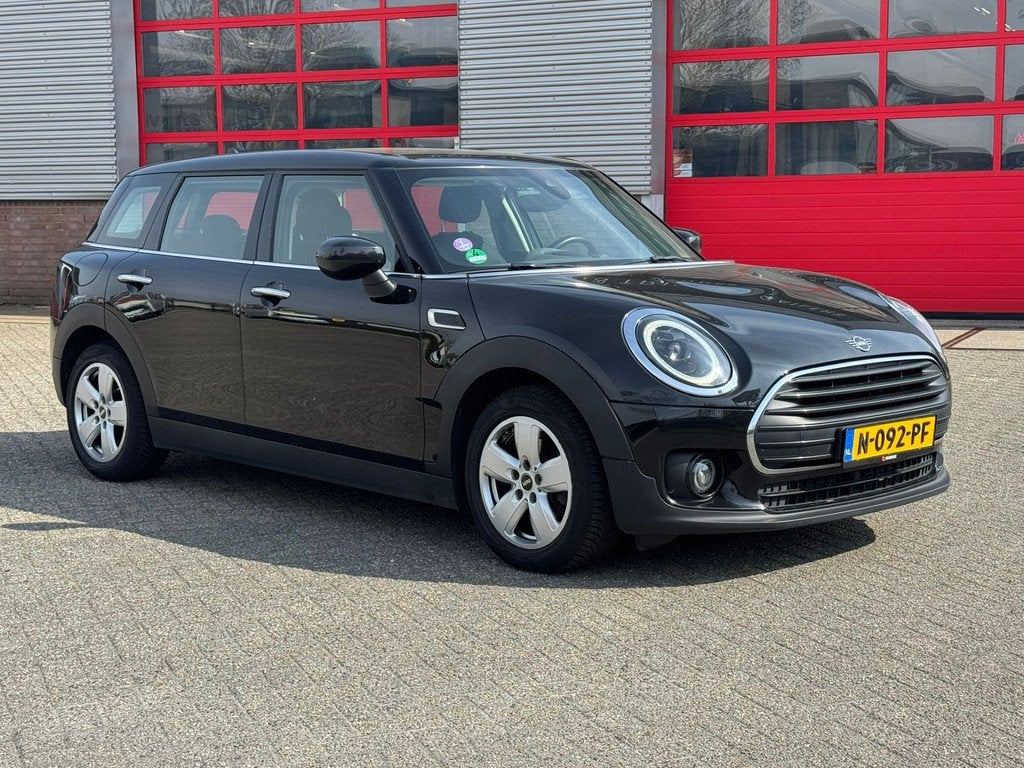 MINI Clubman ONE 1.5 APK 09-12-2027 APK 09-12-2027 Apple Car, Auto's, Mini, Gebruikt, Zwart, 102 pk, Handgeschakeld