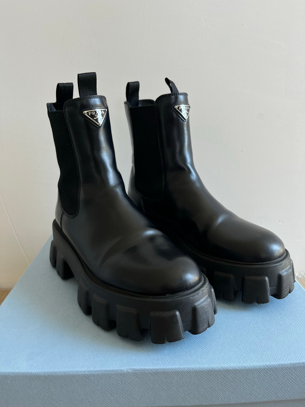 Prada Monolith Boots Maat 38, Kleding | Dames, Ophalen of Verzenden, Zo goed als nieuw, Zwart, Lage of Enkellaarzen