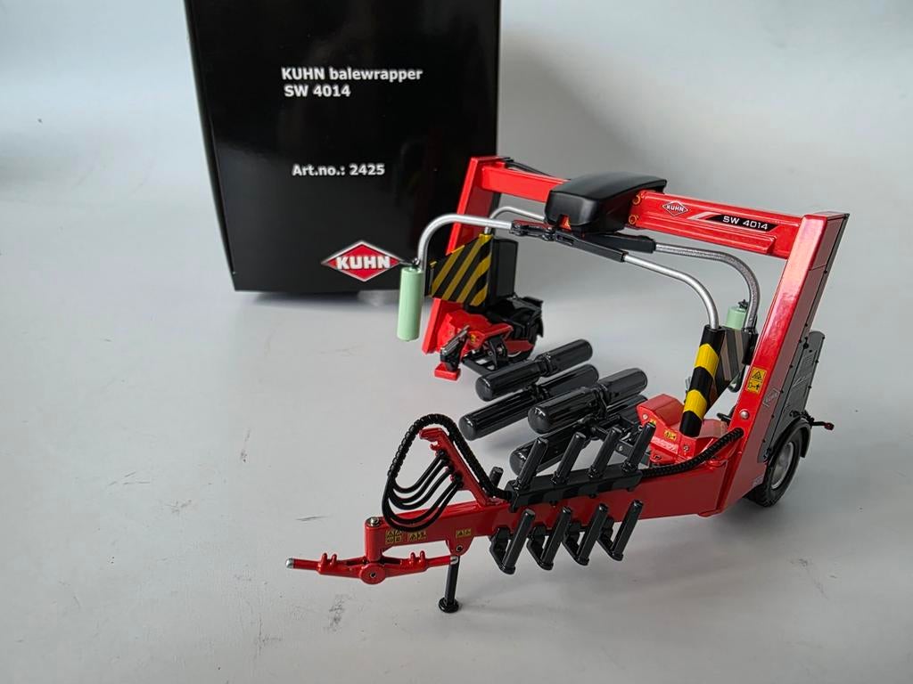 KUHN BALENWRAPPER SW 4014 MARGE-MODELS 1:32, Ophalen of Verzenden, Auto