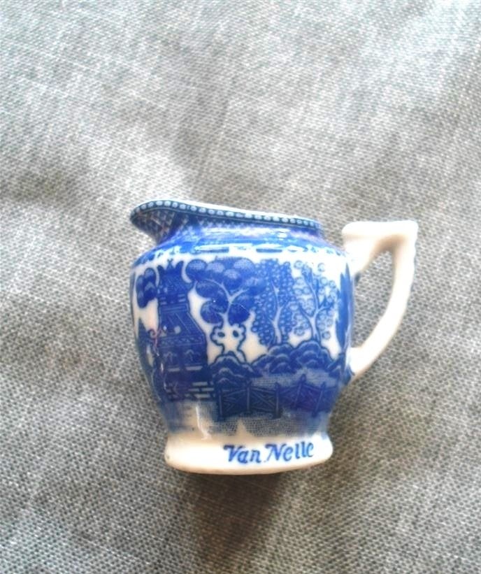 Porseleinen Melkkannetje Van Nelle. Blue Willow. Jaren '50., Ophalen of Verzenden