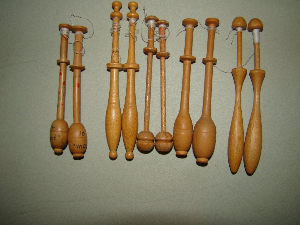 10 houten kantklossen , verschillend soorten, Hobby en Vrije tijd, Kantklossen, Ophalen of Verzenden, Zo goed als nieuw, Klos(sen)