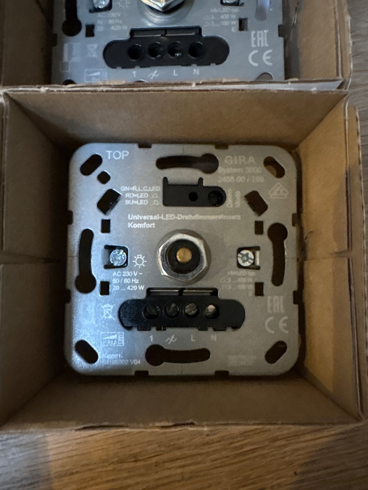 Gira System 3000 LED-draaidimmers en nevendimmers, Ophalen of Verzenden, Nieuw, Schakelaar