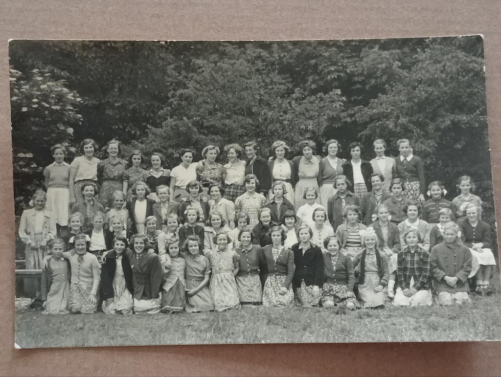 Groepsfoto meisjes Foto Ahoy Hilversum, Ophalen of Verzenden, 1940 tot 1960, Zo goed als nieuw