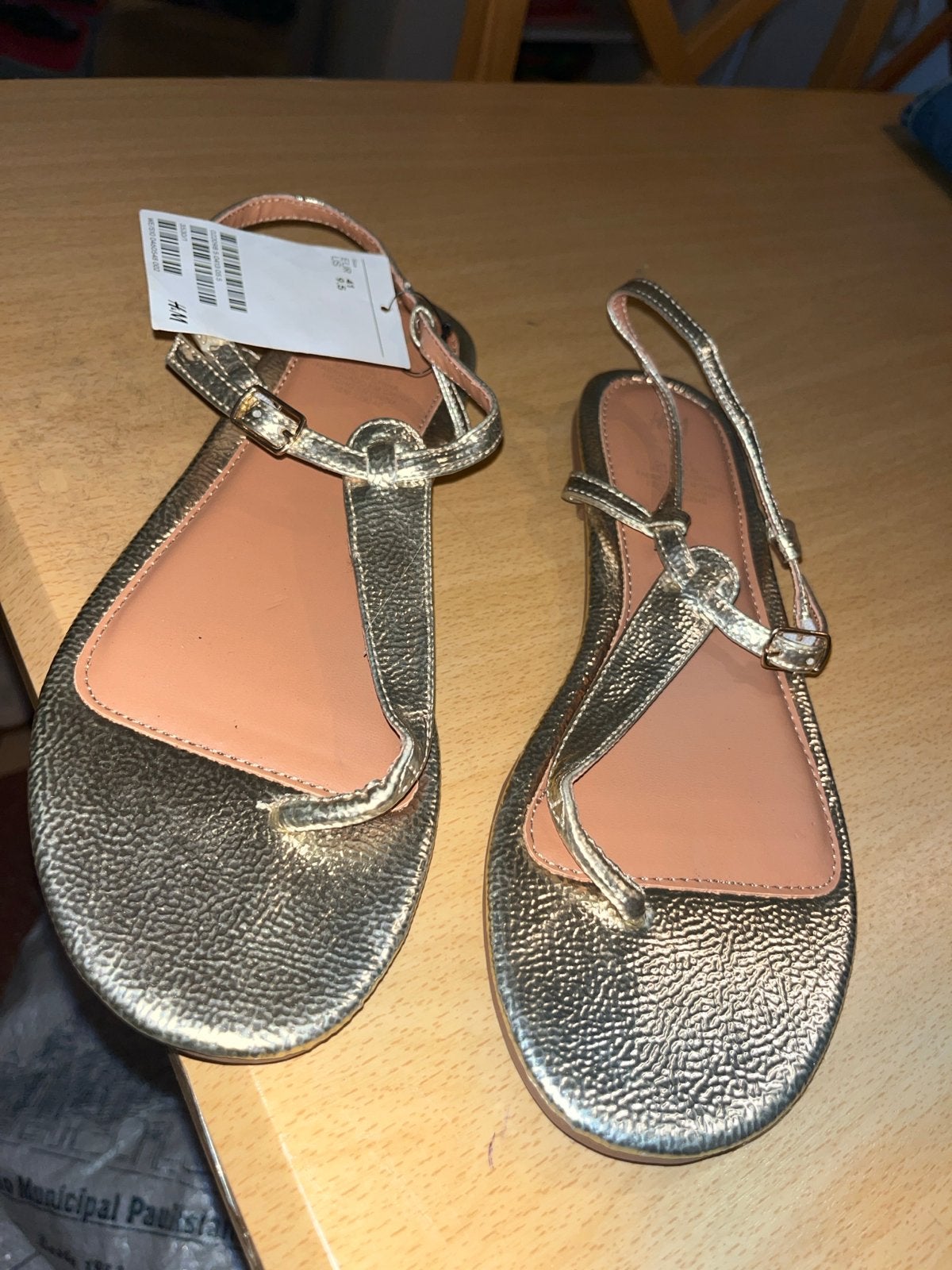 Gouden teensandalen maat 41 (valt als 40) - Nieuw, Ophalen of Verzenden, Nieuw, Overige kleuren, Sandalen of Muiltjes