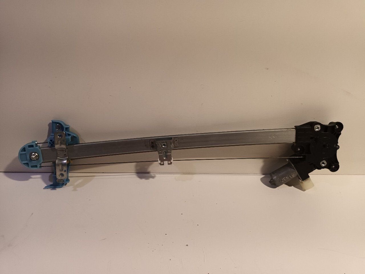 Raammechaniek elektrisch links voor Suzuki Swift, Onderdelen@venauto.nl, Van der Ven Autorecycling B.V., Gebruikt, Ettenseweg 76, 4706 PB Roosendaal, The Netherlands