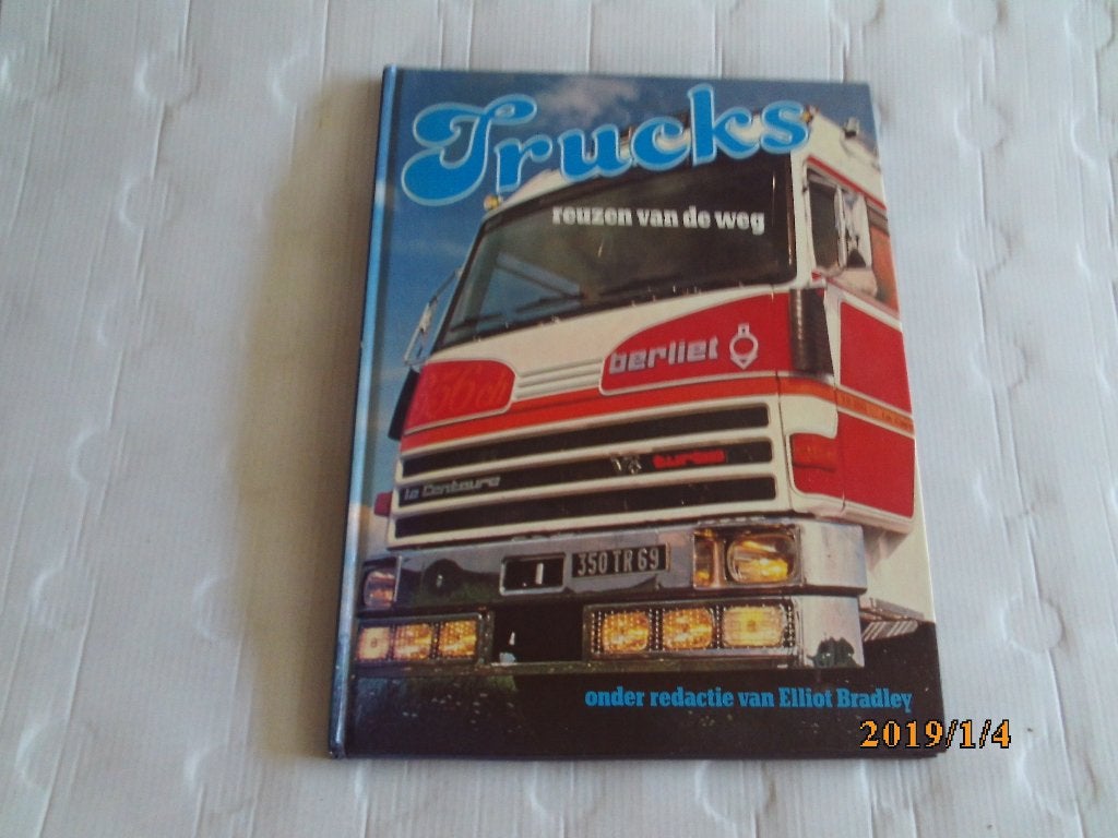 trucks reuzen van de weg o.r.v. elliot bradley, Ophalen of Verzenden, Gelezen, Tractor en Landbouw