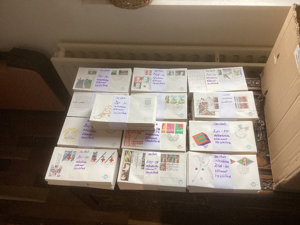 Doos 7 2500 stuks FDC Nederland onbeschreven 25 pakken van, Postzegels en Munten, Postzegels | Volle albums en Verzamelingen, Ophalen of Verzenden