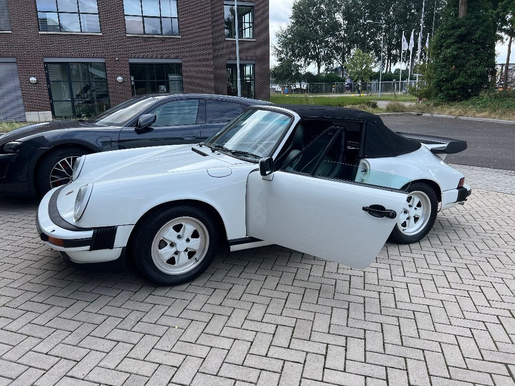 Porsche 911 Carrera 3.2 1986 - Cabriolet - Grandprix wit, Auto's, Porsche, Radio, Zwart, Cabriolet, 4 stoelen
