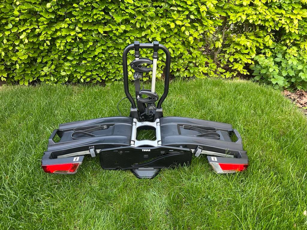 Thule Easyfold XT 2 opklapbare fietsendrager voor 2 E-bikes, Auto diversen, Fietsendragers, Zo goed als nieuw, Trekhaakdrager