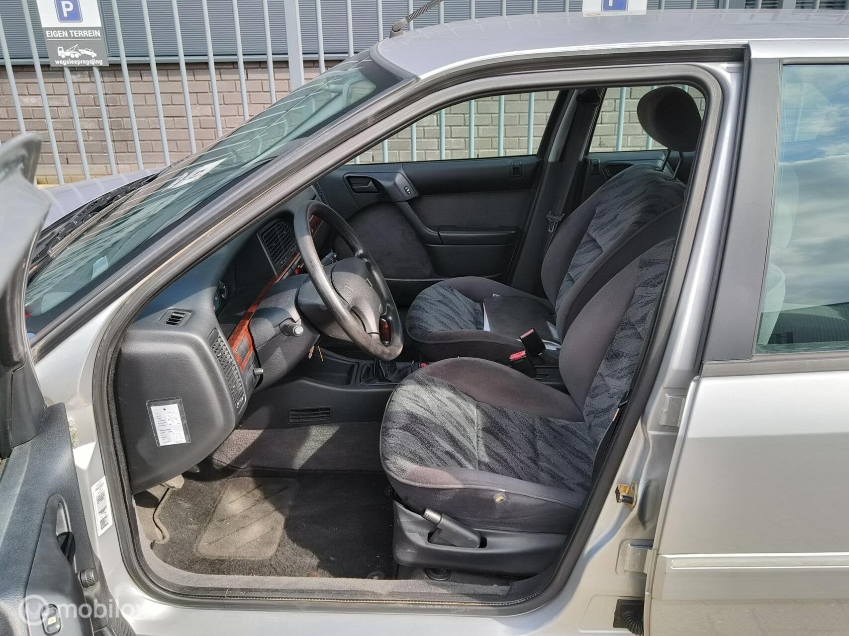 Foto 4 van Citroen Xantia 1.8i | airco | 88dkm | trekhaak | izgs