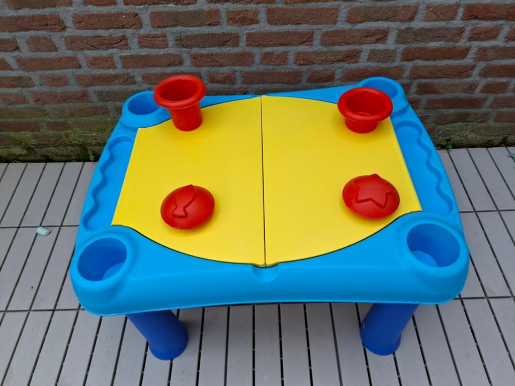 Kindertafel voor buiten en binnen, Kinderen en Baby's, Kinderkamer | Tafels en Stoelen, Ophalen of Verzenden, Tafel(s) en Stoel(en)