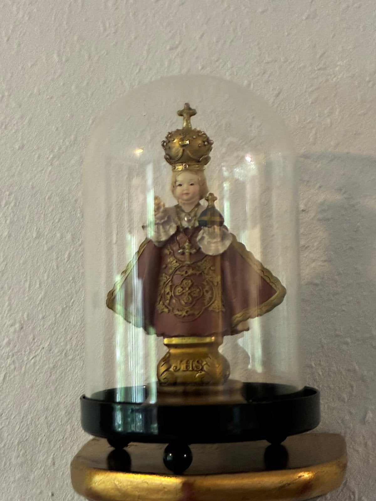 Beeldje Kindje Jezus van Praag (inclusief stolp), Ophalen of Verzenden, Zo goed als nieuw, Beeld(je)