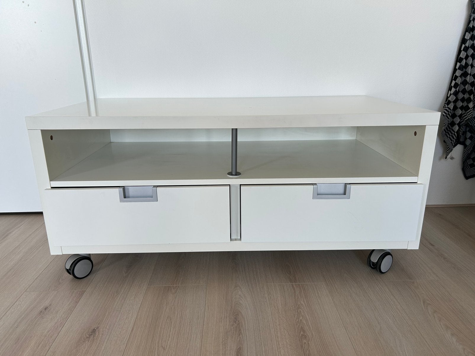 Verrijdbaar IKEA Besta TV-meubel met lades en DVD-houders, Ophalen, Gebruikt, 100 tot 150 cm, Minder dan 100 cm